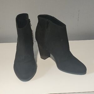 Old Navy Black Faux Suede Ankle Boots In A Size 10